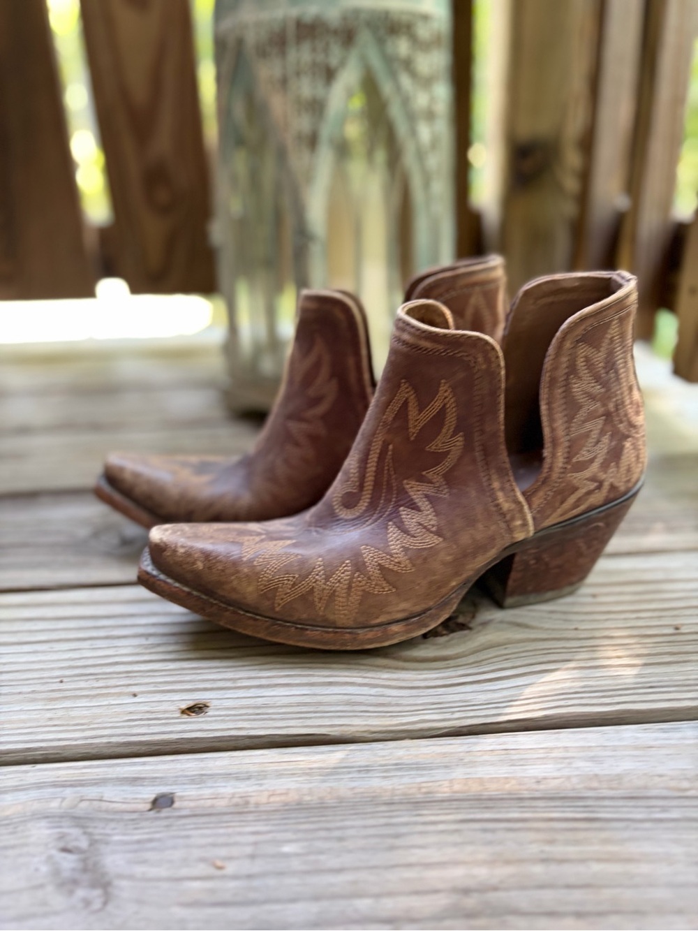 Ariat Dixon Boots in Distressed Brown, Snip Toe, Western Boots